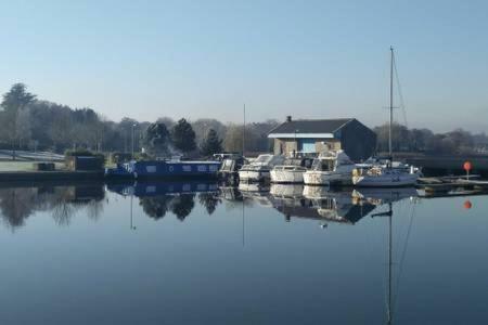 Lough Derg House & The Lake Cafe Nenagh Exterior photo