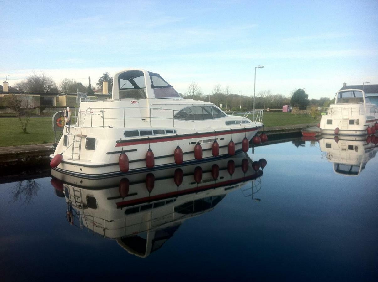 Lough Derg House & The Lake Cafe Nenagh Exterior photo